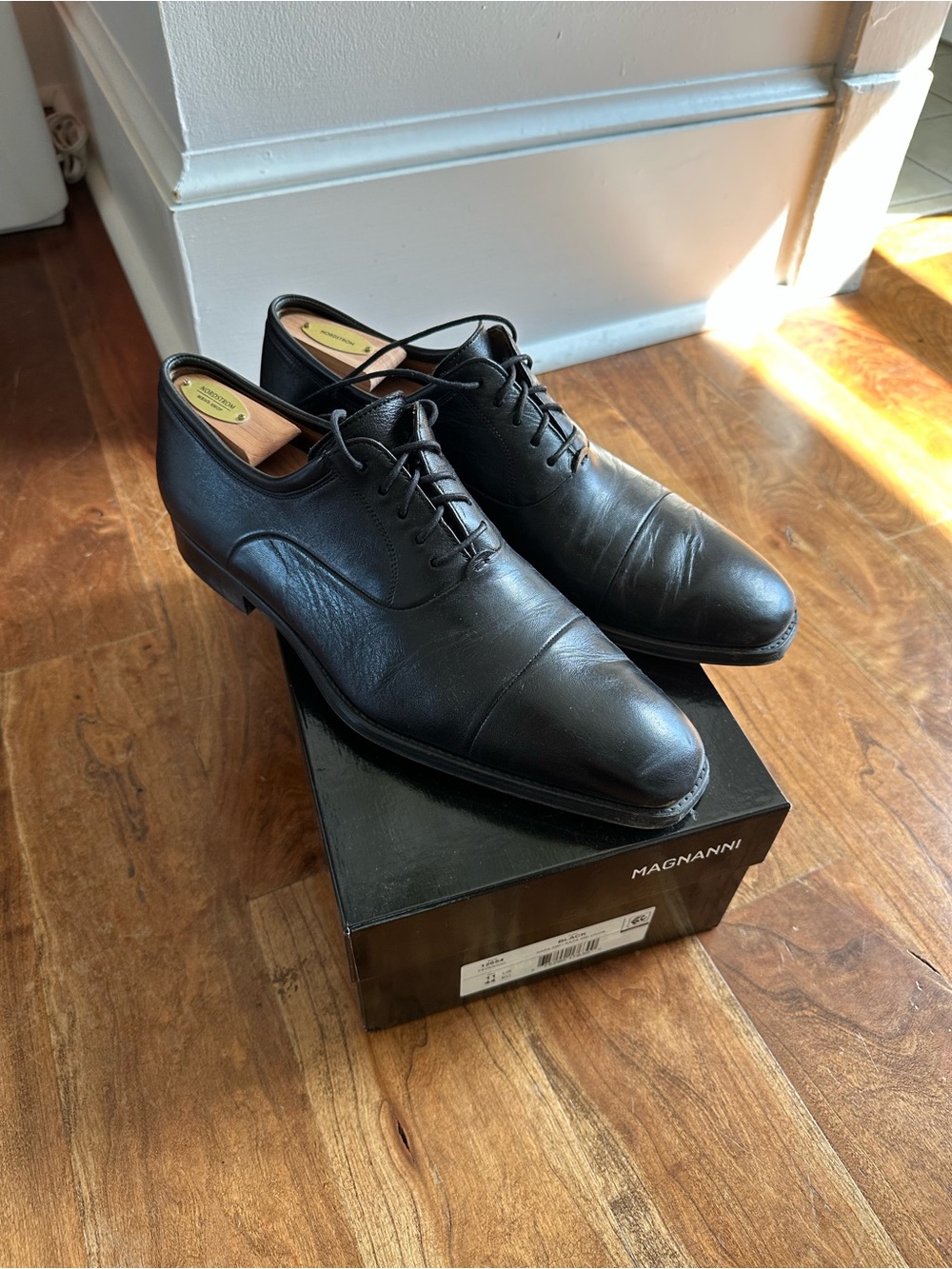 Magnanni Black Leather Cap-Toe Oxford Dress Shoes